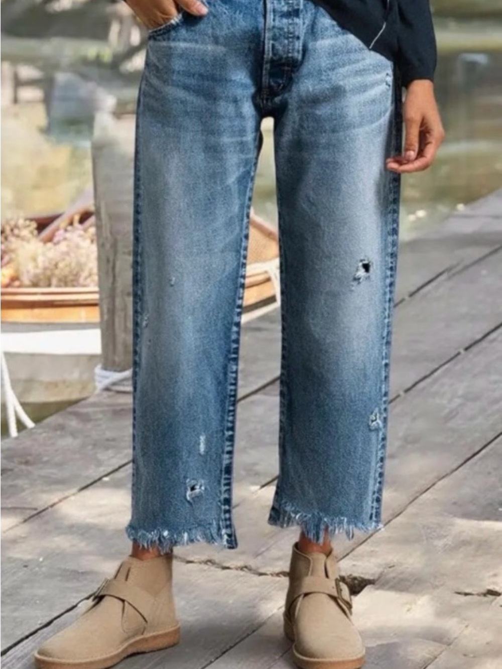 Flamingals Wash Raw Hem Mid Rise Crop Jeans